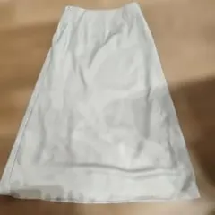 UNIQLO サテンナローフレアスカート　61