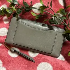 ♡✴︎マークジェイコブス長財布シボ革ゴールド金具グレージュカウレザ✴︎♡のサムネイル
