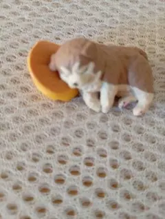 ミニチュア フィギュア 犬 枕付き