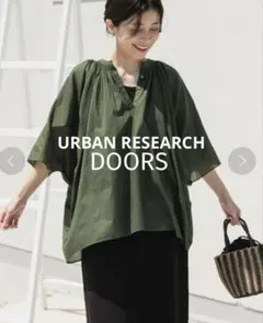 美品【DOORS】コットンボイルロールアップスリーブブラウスのサムネイル