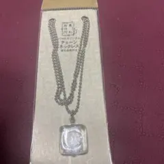透明な花デザイン ネックレス
