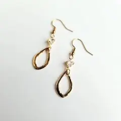 №723・しずくピアス・ガラスストーンピアス