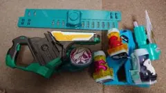 仮面ライダーリバイス　DX変身ベルト　ツーサイドライバー、バイスタンプ