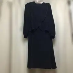 黒の長袖ワンピース