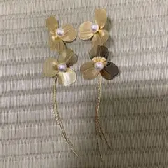 金色の花とパールのブライダルアクセサリー　イヤリング