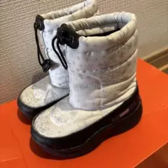 スノーブーツ 雪の結晶模様 ホワイト/ブラック