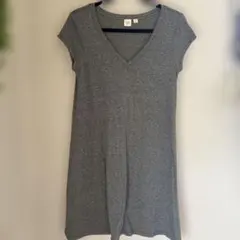 GAPグレー Vネック フレンチ袖ワンピース