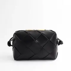 【お値下げ】黒ショルダーバッグ 本革　ポシェット 編み込み