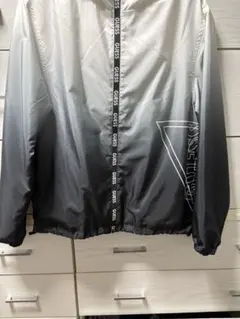 GUESSのナイロンジャケット