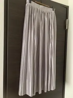 シルバー プリーツロングスカート