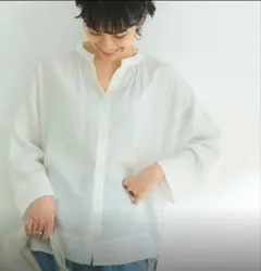 URBAN RESEARCHホワイト バンドカラー 長袖シャツのサムネイル