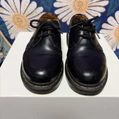 ドクターマーチン 3ホール UK4