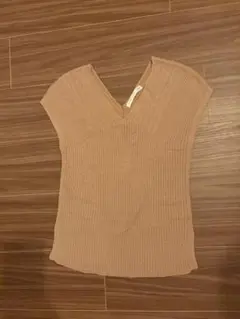 【5月末まで掲載！159cm女性着用】NICE CLAUP ベージュノースリーブ