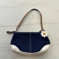 コーチ　アクセサリーポーチ デイジーのチャーム付き
