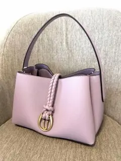 CHARLES & KEITH ツートーンアンギュラーフラップバッグ h738 - メルカリ