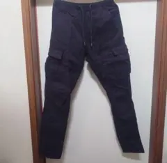 H&M スリムカーゴパンツ　XS ブラック　ワークパンツのサムネイル