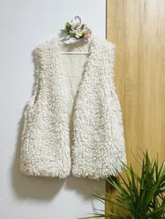 CLASSICAL ELF アイボリー ファー風ベスト