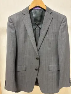 グレーのストライプ ビジネススーツ　上着のみ