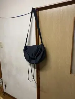 ユニクロ ドローストリングショルダーバッグ ブラック