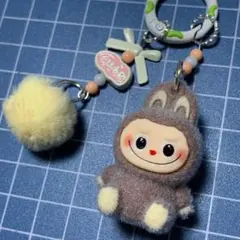 【cute】Labubu風ぬいぐるみキーホルダー グレー 1個
