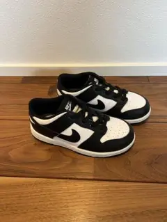 Nike ダンクLOW パンダ　キッズ スニーカーのサムネイル