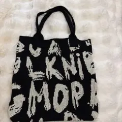 ニット素材 トートバッグ 黒と白の文字デザイン
