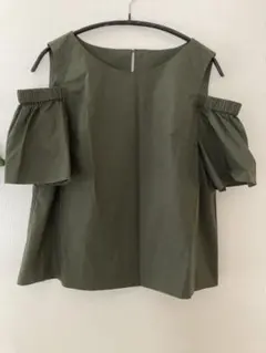 allureville オフショルダー トップス オリーブグリーン　アルアバイルのサムネイル