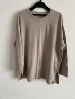 ベージュ スリット長袖 Tシャツ Mサイズ