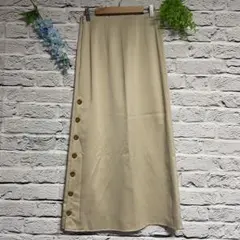 【超美品】リリーブラウン ロングスカート ベージュ ボタン デザイン サイズ1のサムネイル