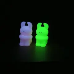 VAG かんがえるUAMOU 蓄光 2体セット