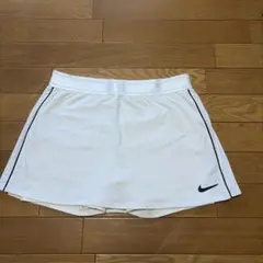Nike ホワイト スカート・スコート