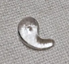 勾玉　クリスタル