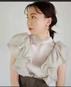 フレイアイディー ラッフルスリーブブラウス　フリル