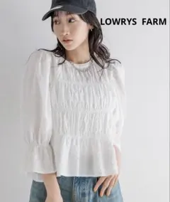 LOWRYS FARM ホワイト フリル付き七分袖ブラウス