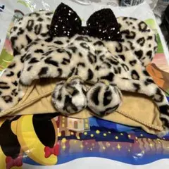 ヒョウ柄耳付き帽子 スパンコールリボン付き