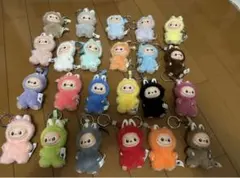 正規品 Labubu イニシャルラブブ　キーホルダー