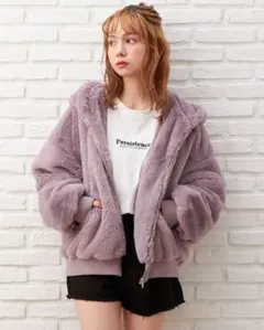 フード付きアイボリーのフェイクファーコート※商品は1枚目の色ではなくアイボリー