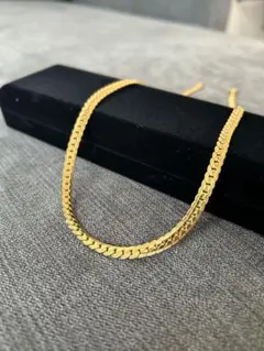 金のネックレス