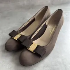 Salvatore Ferragamo ヴァラリボン　パンプス　スエード
