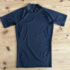 アンダーアーマー　アンダーシャツ黒半袖　ＭＤサイズ