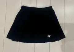 ヨネックス ブラック プリーツ　スコート サイズ67刺繍ロゴ スカート M〜L