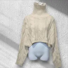 美品　クリーム色　 ケーブル編み　 タートルネックニット　長袖セーター　厚手