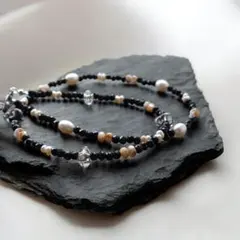 【天然淡水貝と淡水パールのブラックビーズネックレス】