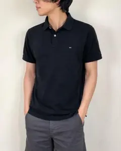 トミーヒルフィガーのブラックTシャツです。