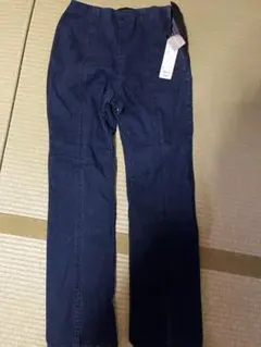 GU woman ハイライズ フロントスリット フレアジーンズB