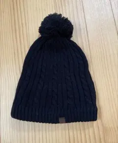 黒 ケーブル編み ニット帽 ポンポン付き