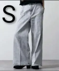 白フレアパンツ