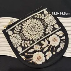 インド刺繍リボン カーブポーチ 小物入れ フラットポーチ ハンドメイドのサムネイル