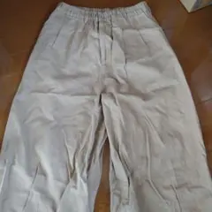 ベージュ カジュアルパンツ