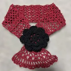 手編み　ミニマフラー　鍵編み　黒×ワインカラー　お花の通し口のあるマフラー